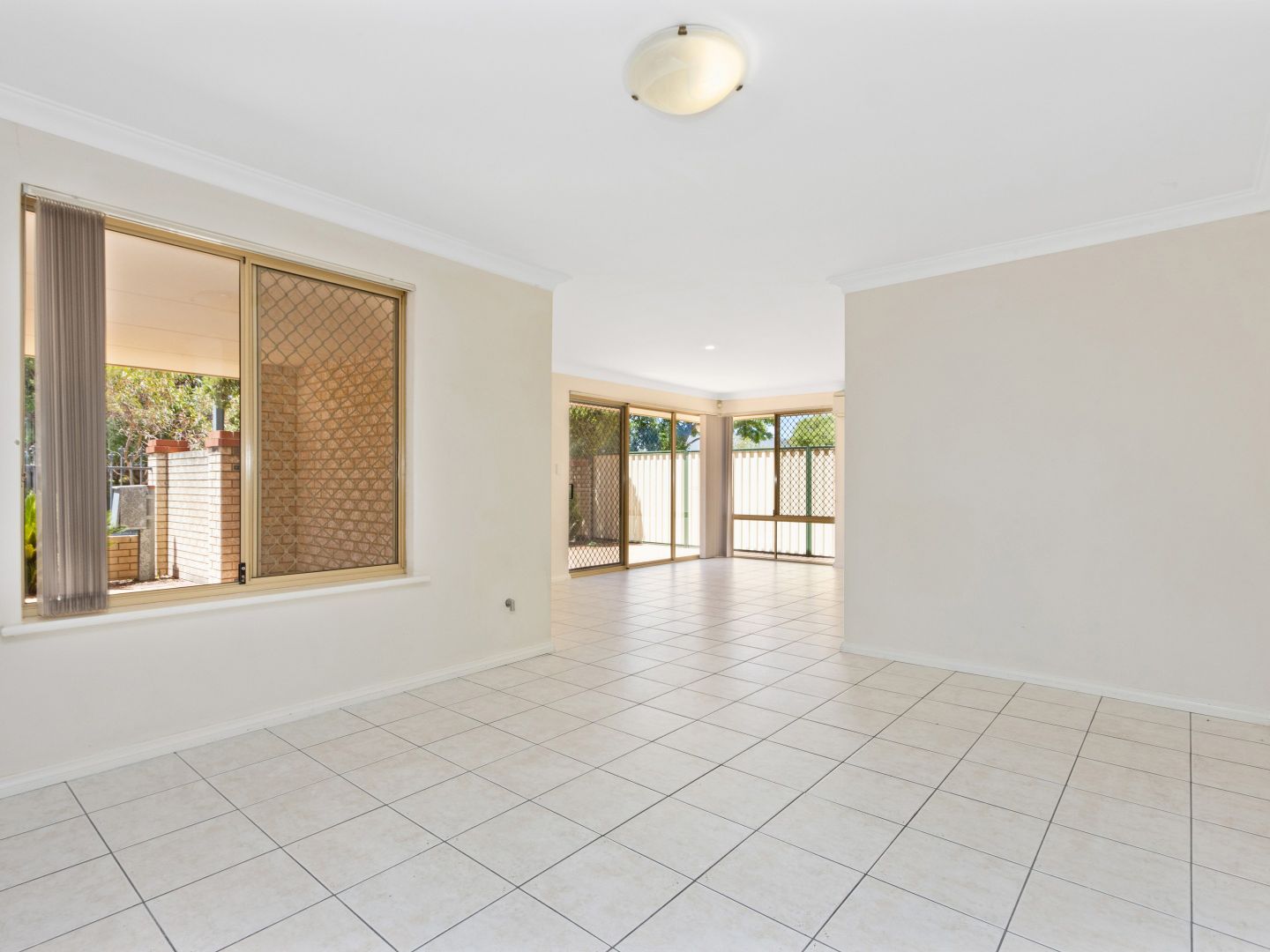 1/28-30 Stockman Way, Cannington WA 6107, Image 2