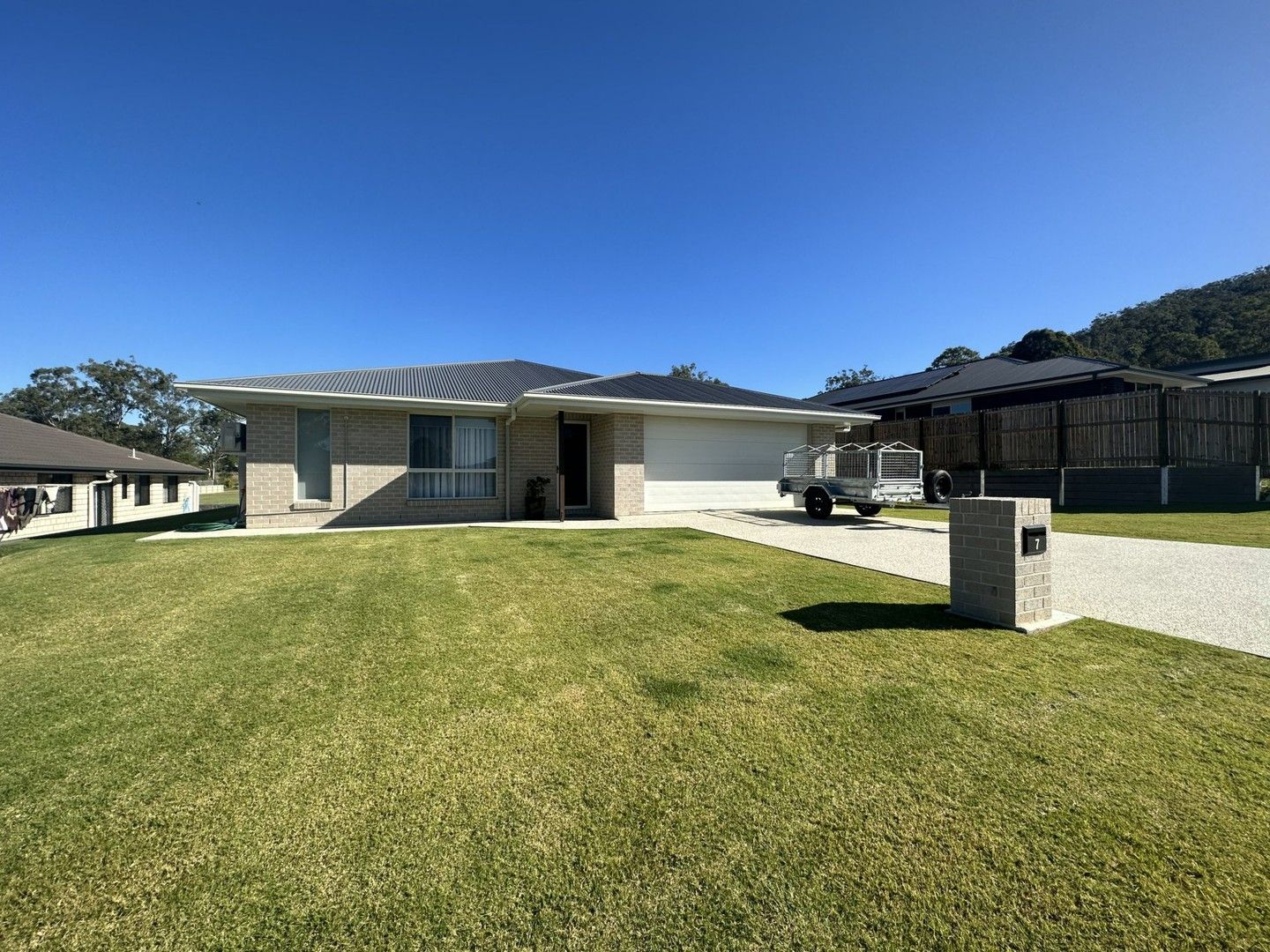 4 bedrooms House in 7 Jelica Place ESK QLD, 4312