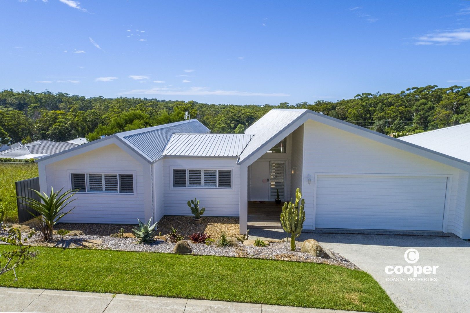 4 bedrooms House in 8 Bendoura Street MOLLYMOOK NSW, 2539