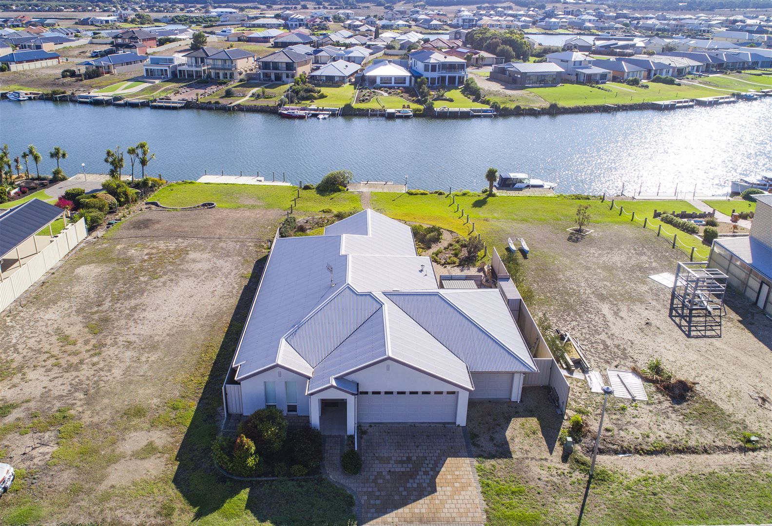 38 Prince Alfred Parade, Hindmarsh Island SA 5214, Image 0