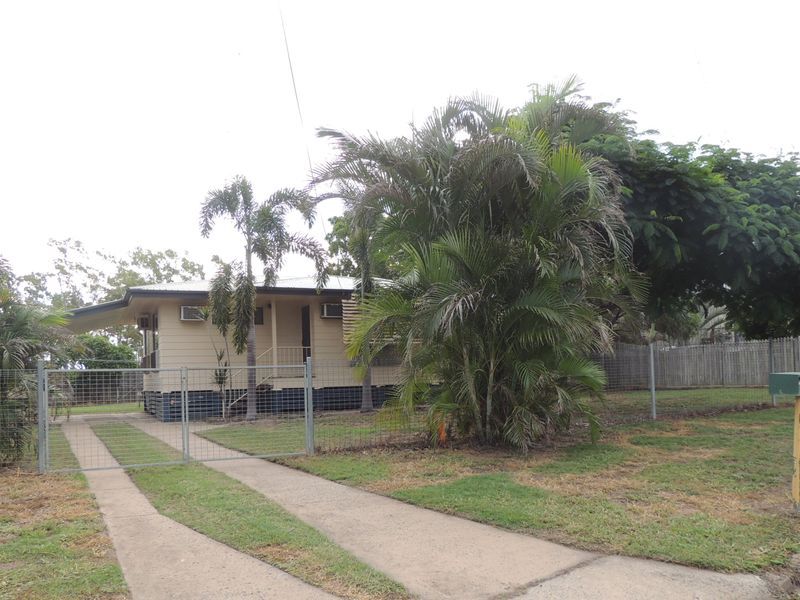 5 bedrooms House in 15 Chifley Court MORANBAH QLD, 4744