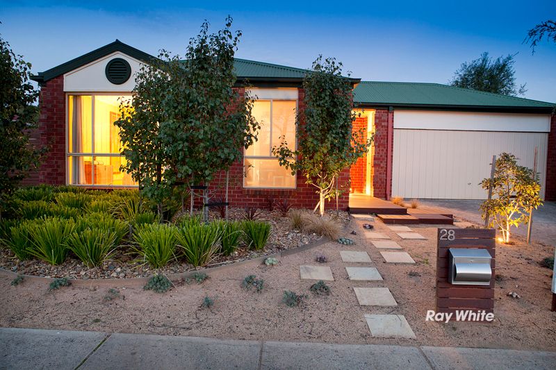 3 bedrooms House in 28 Lexton Drive LANGWARRIN VIC, 3910