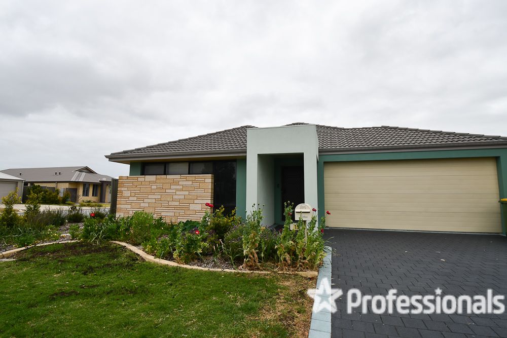 4 bedrooms House in 17 Dutton Gardens SOUTH YUNDERUP WA, 6208