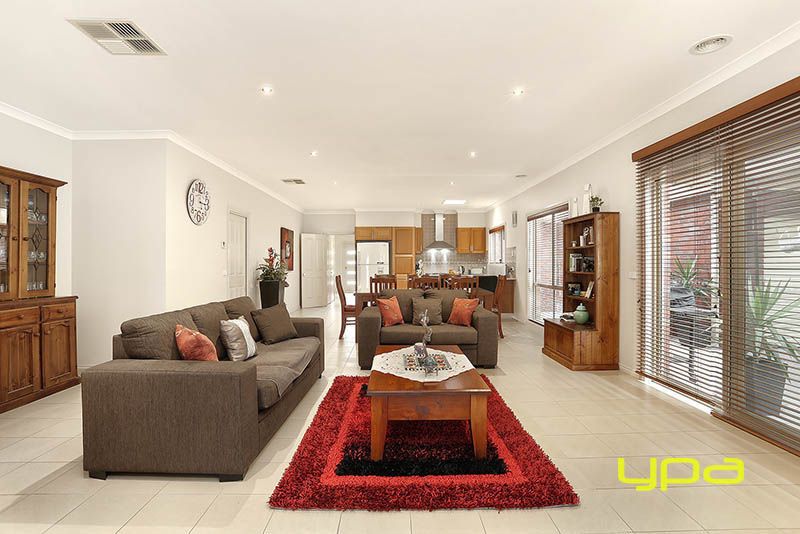 9 Two Creek Drive, Epping VIC 3076, Image 2