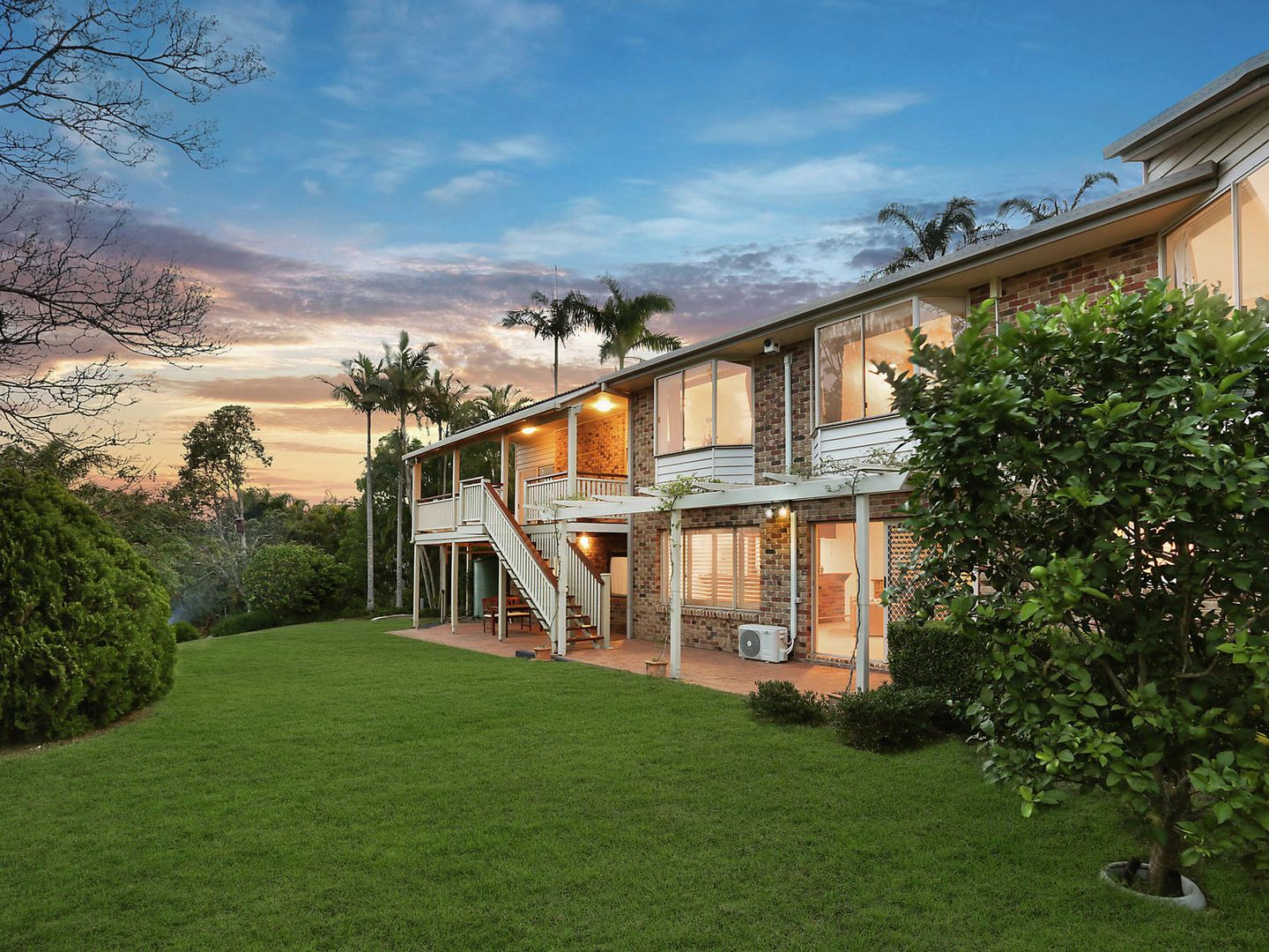 8 Crompton Street, Kenmore Hills Property History & Address Research