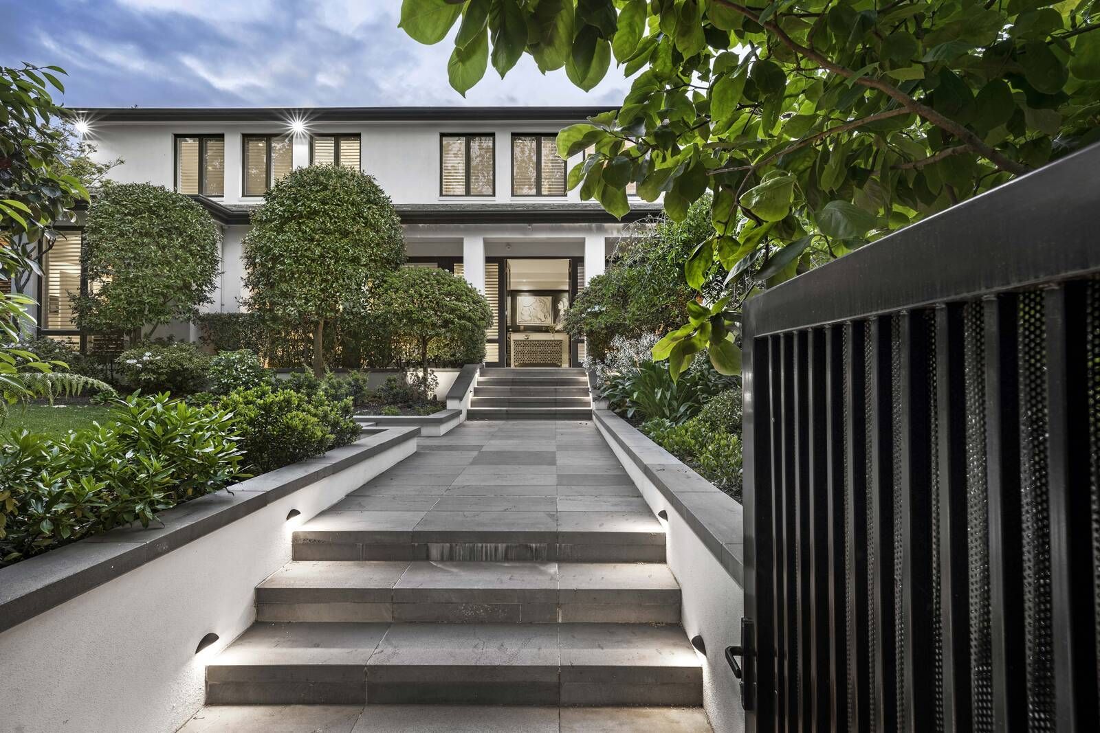 19 Linlithgow Road, Toorak VIC 3142, Image 2