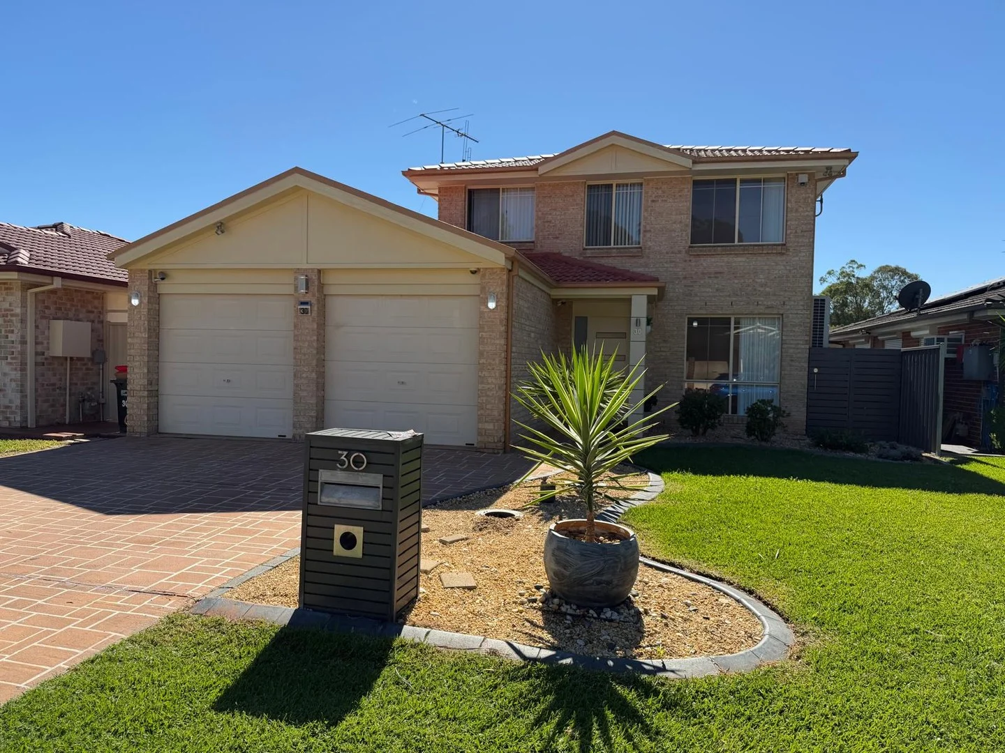 30 Gilgandra Rd, Hoxton Park NSW 2171