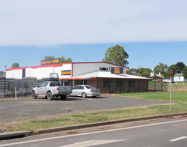 6 Grenfell Road, Cowra NSW 2794