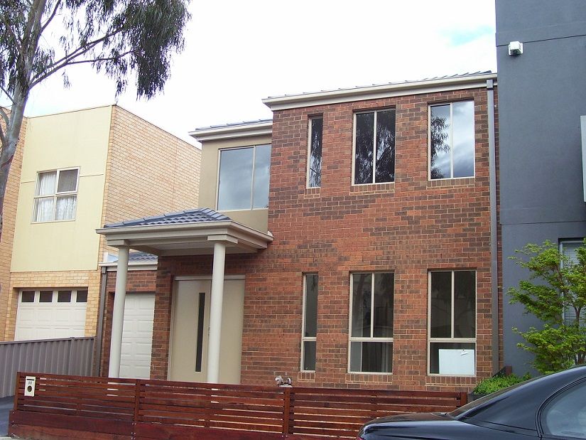 4 bedrooms Townhouse in 68 Fairbairn Drive KENSINGTON VIC, 3031