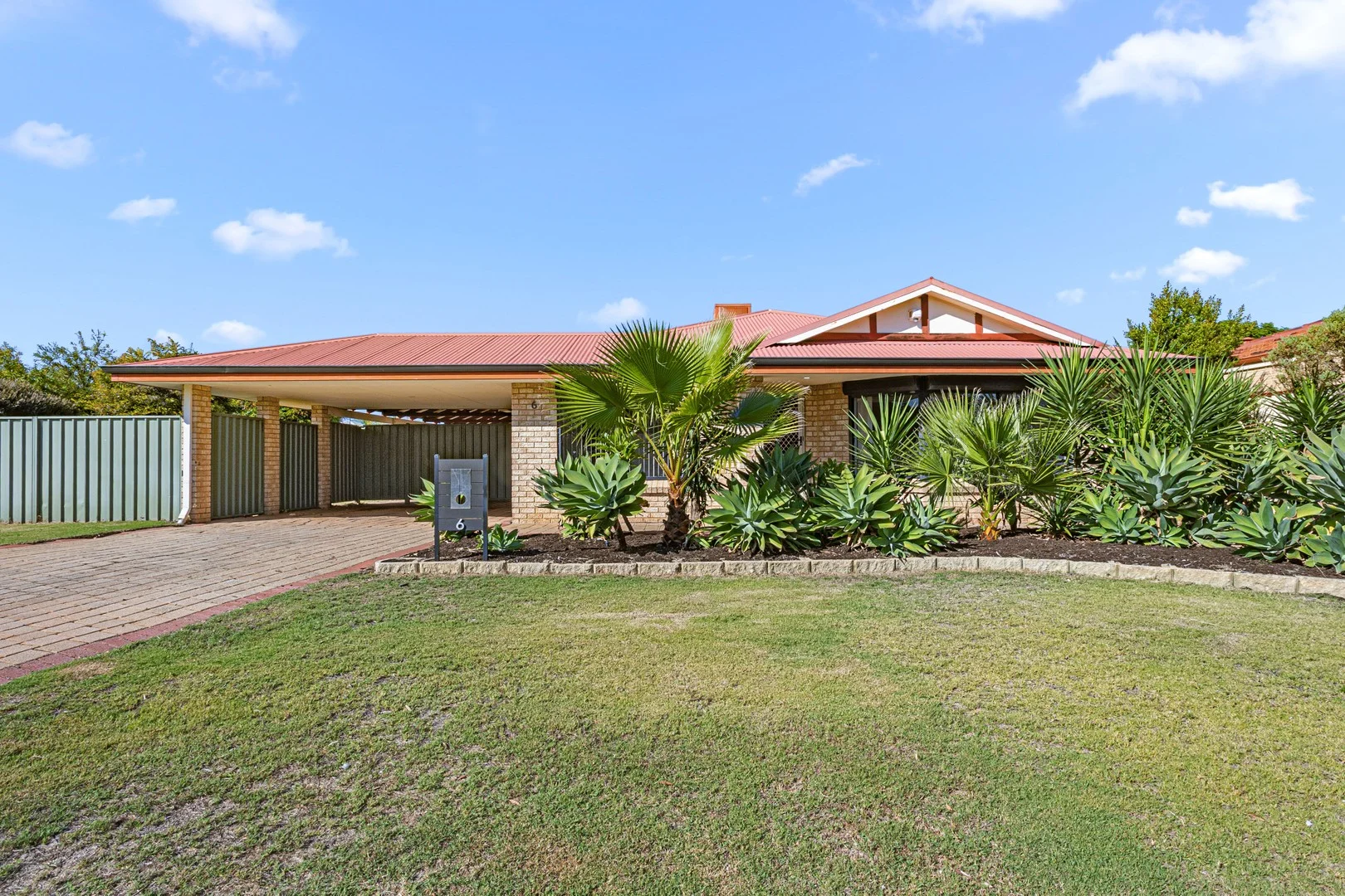 Primary image of 6 Dusenberg Mews, Atwell WA 6164