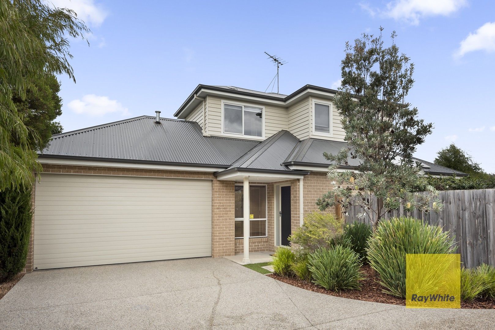 3 bedrooms Townhouse in 3/25 Toyne Ave HAMLYN HEIGHTS VIC, 3215