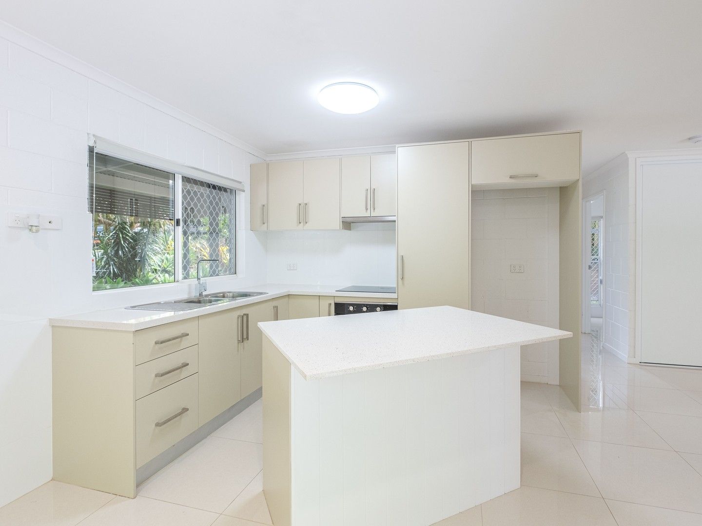 Unit 1/3 Kidgell St, Gympie QLD 4570, Image 2