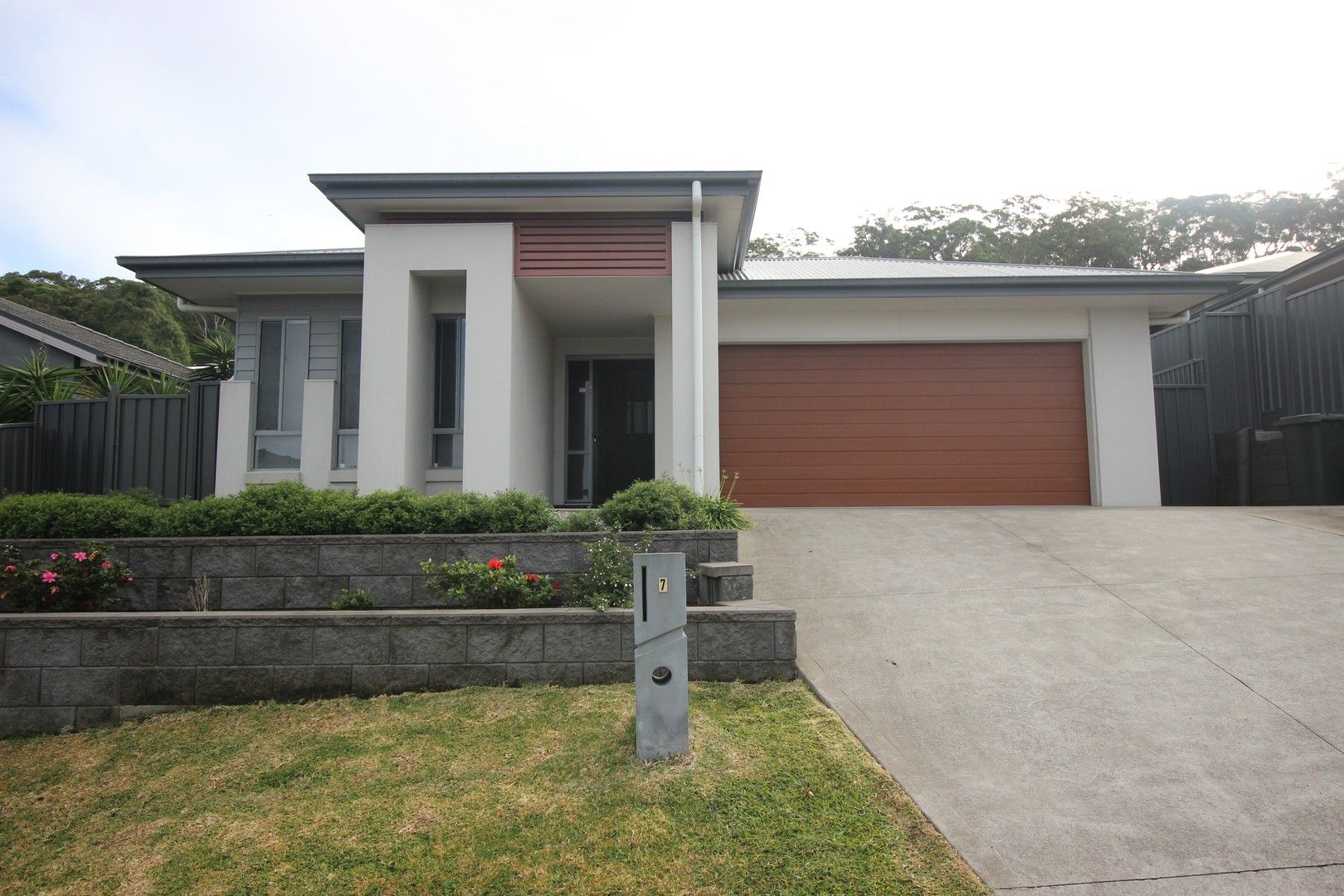 4 bedrooms House in 7 Medina Place CAMERON PARK NSW, 2285
