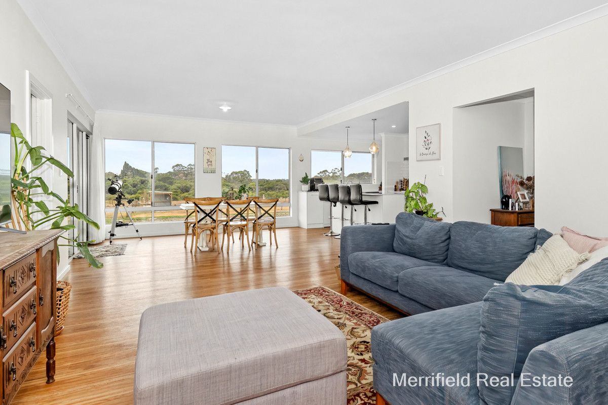 11 Frost Close, Willyung WA 6330, Image 2