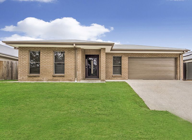 4 bedrooms House in 152 River Run Circuit ORMEAU HILLS QLD, 4208