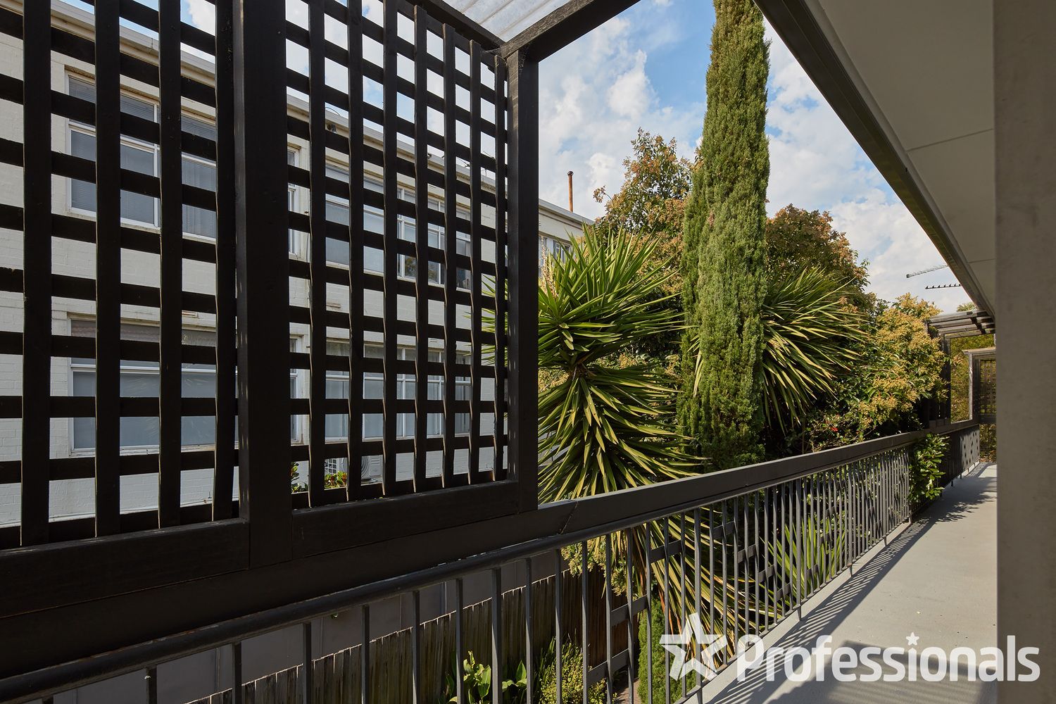 2 bedrooms Apartment / Unit / Flat in 6/128 Glenhuntly Road ELWOOD VIC, 3184