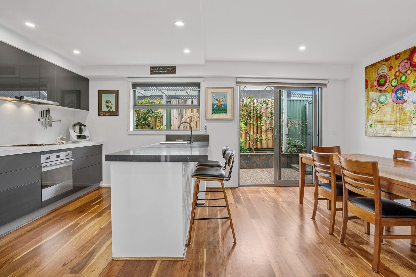 1/12 King Street, Mornington VIC 3931, Image 2