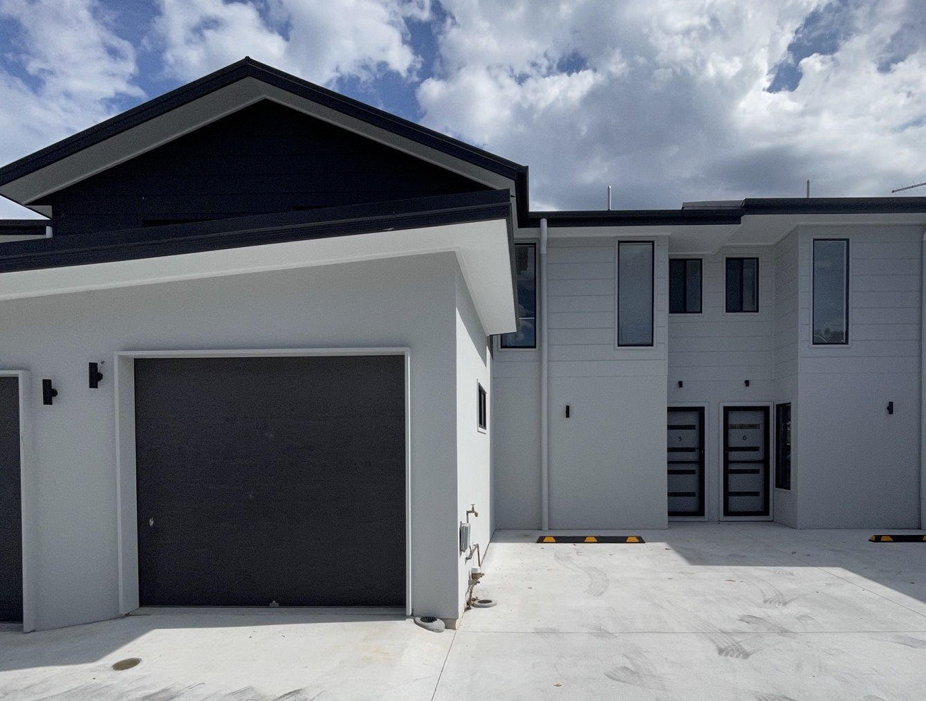 2 bedrooms Townhouse in 10/5-7 Eagle Drive EAGLEBY QLD, 4207