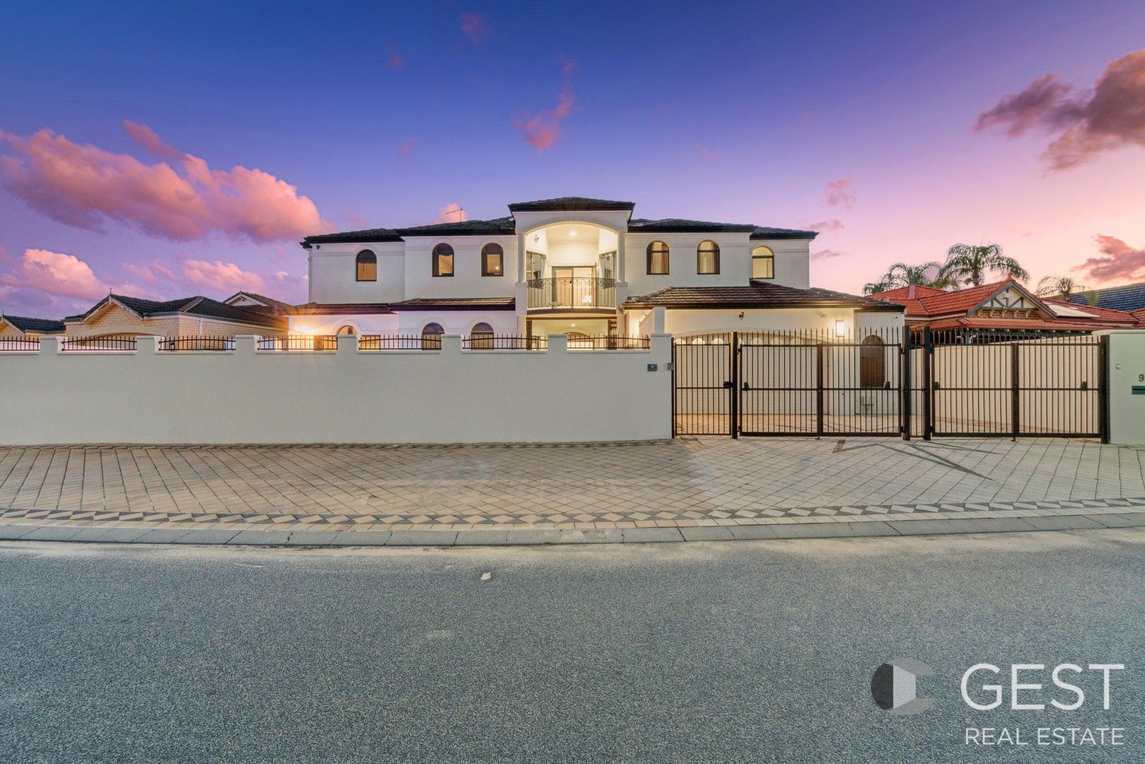 8 bedrooms House in 9 Stonewall Circuit LANDSDALE WA, 6065