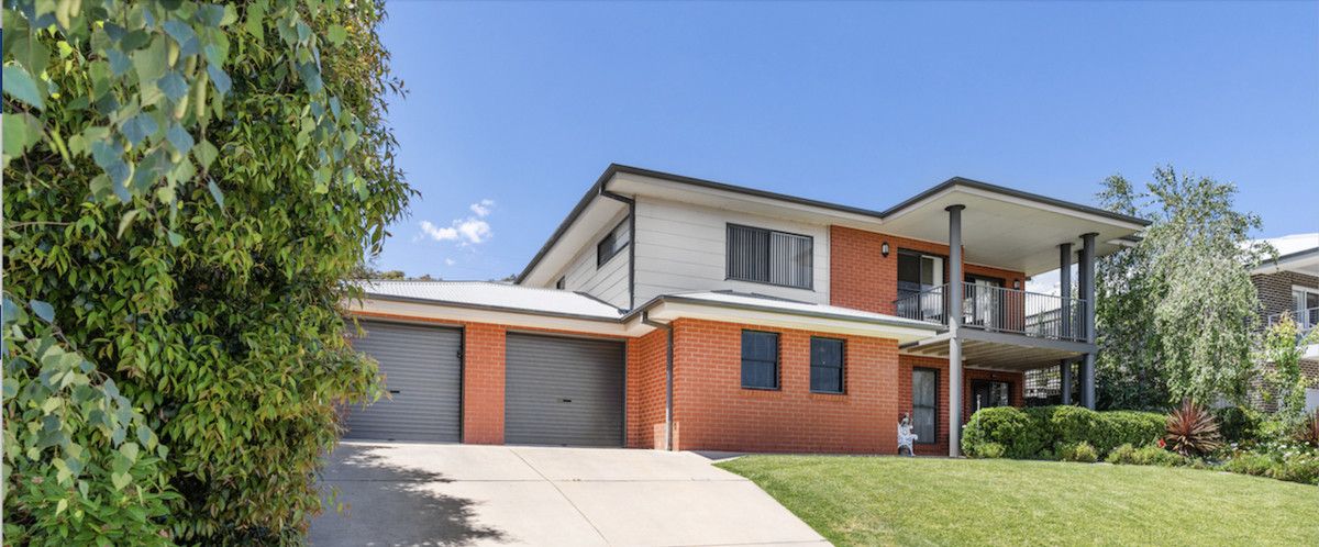 5 bedrooms House in 49 Kansas Drive TOLLAND NSW, 2650