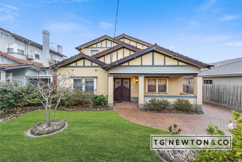 5 bedrooms House in 7 Martin Crescent GLEN IRIS VIC, 3146