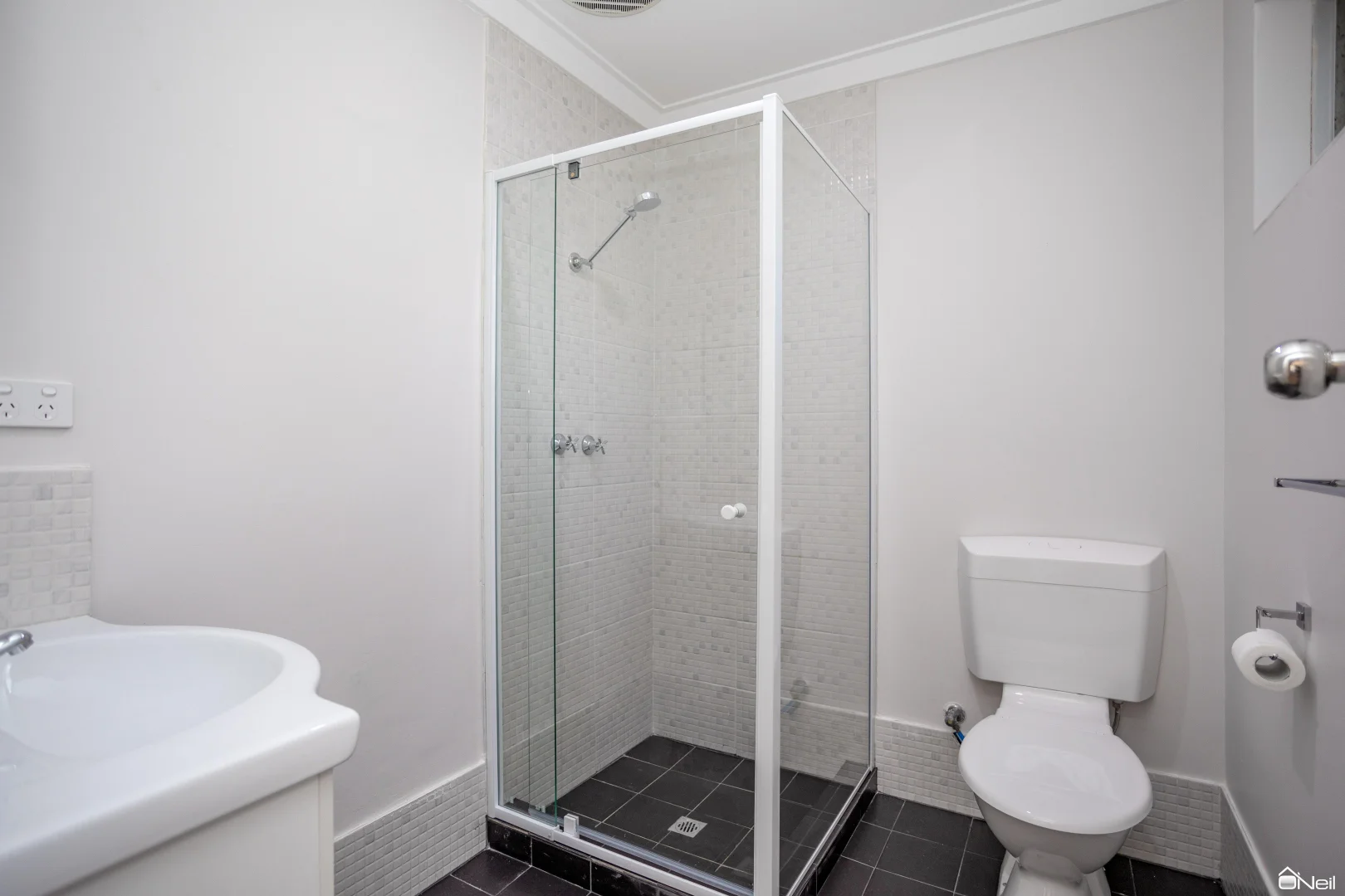 Additional image 14 of 61 Amanda Drive, Camillo WA 6111