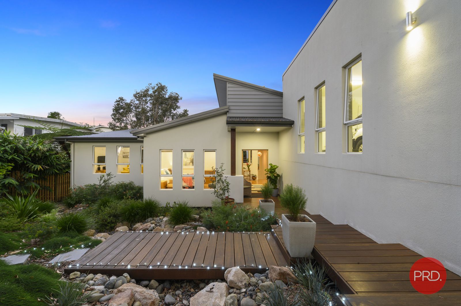 5 Gumtree Glenn, Sapphire Beach Property History & Address Research