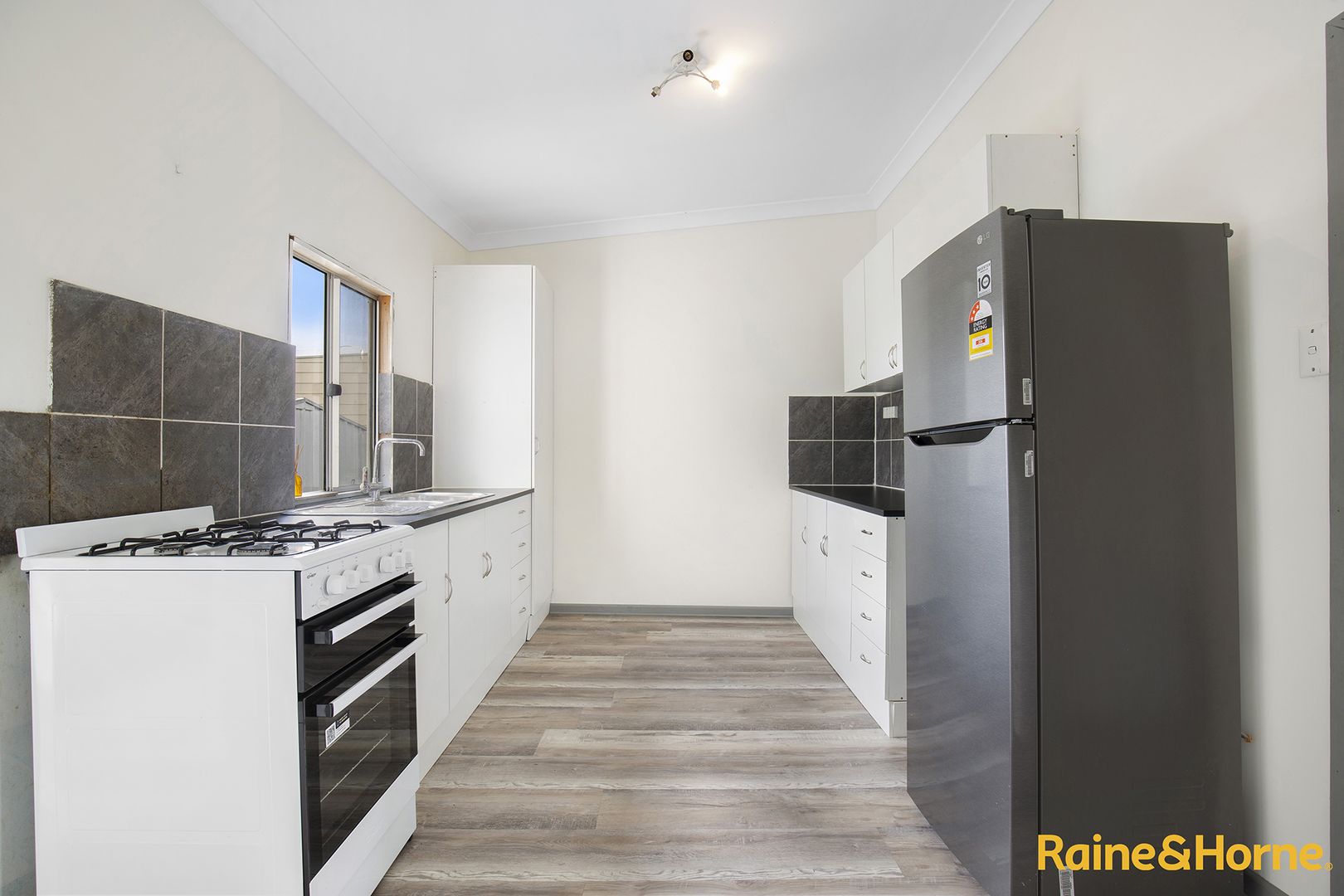 130 Taylor Street, Glen Innes NSW 2370 Domain