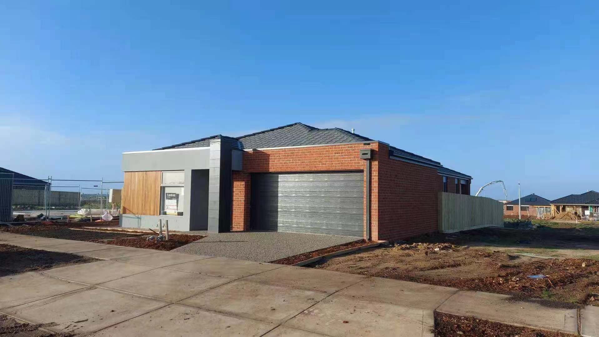 4 bedrooms House in 21 Corandirk St MAMBOURIN VIC, 3024