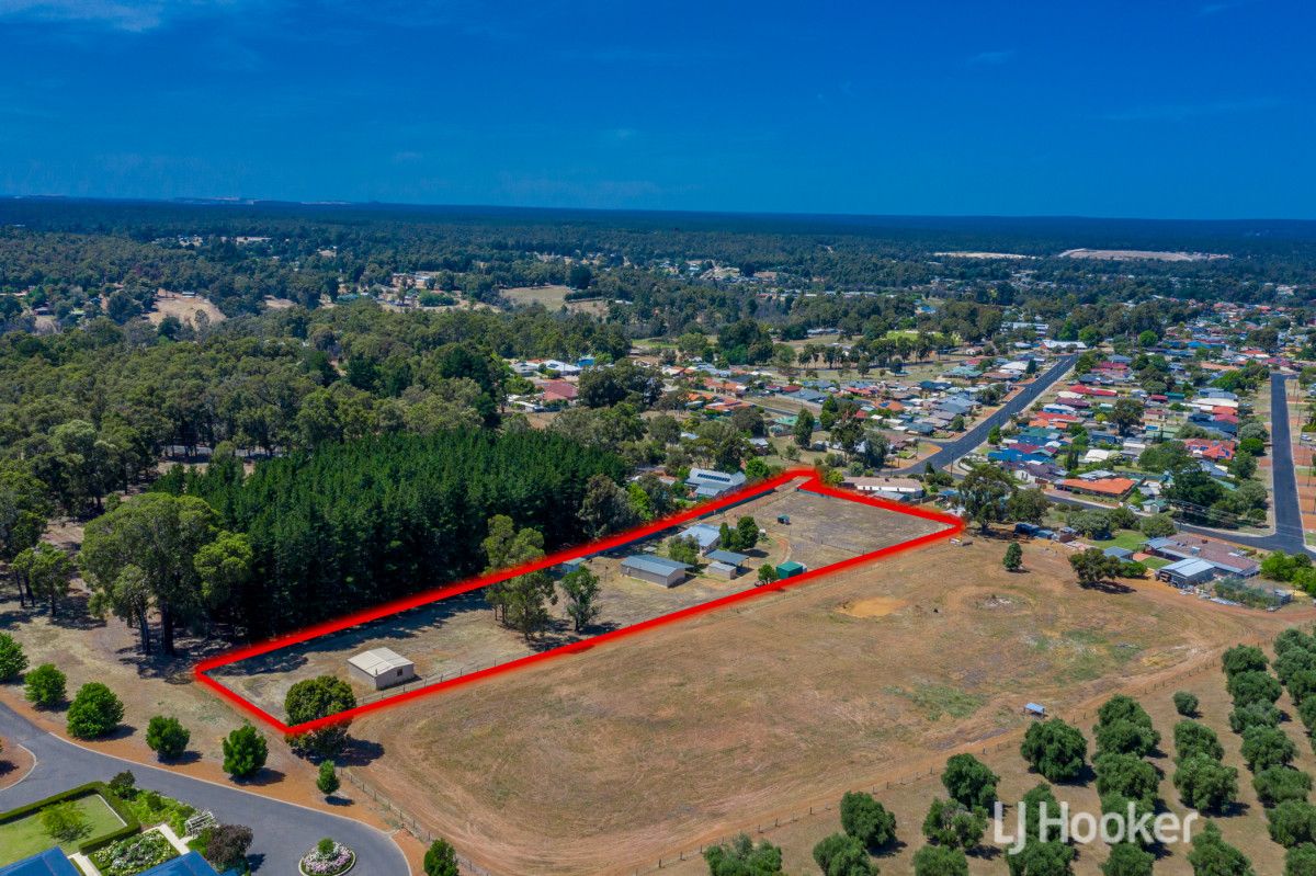 35 Saunders Street, Collie WA 6225