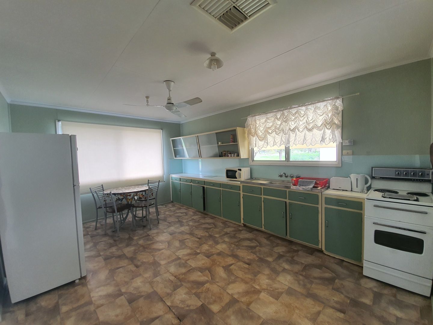 18 Farmer St, Moura QLD 4718, Image 2