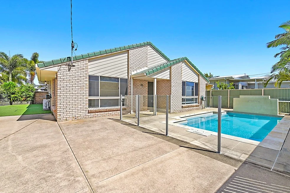 92 Stradbroke St, Runaway Bay QLD 4216