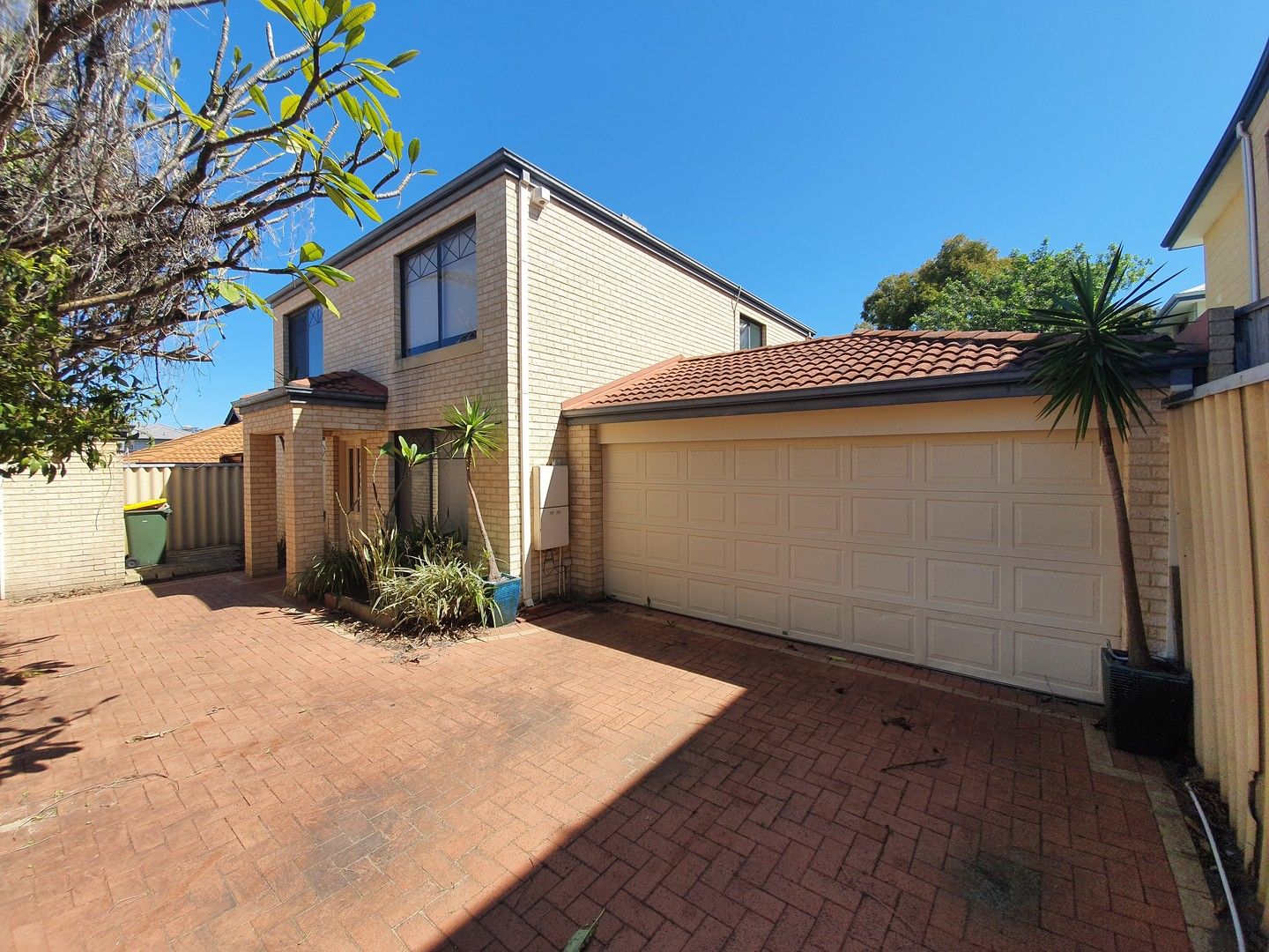 4 bedrooms Townhouse in 163A Huntriss Road DOUBLEVIEW WA, 6018