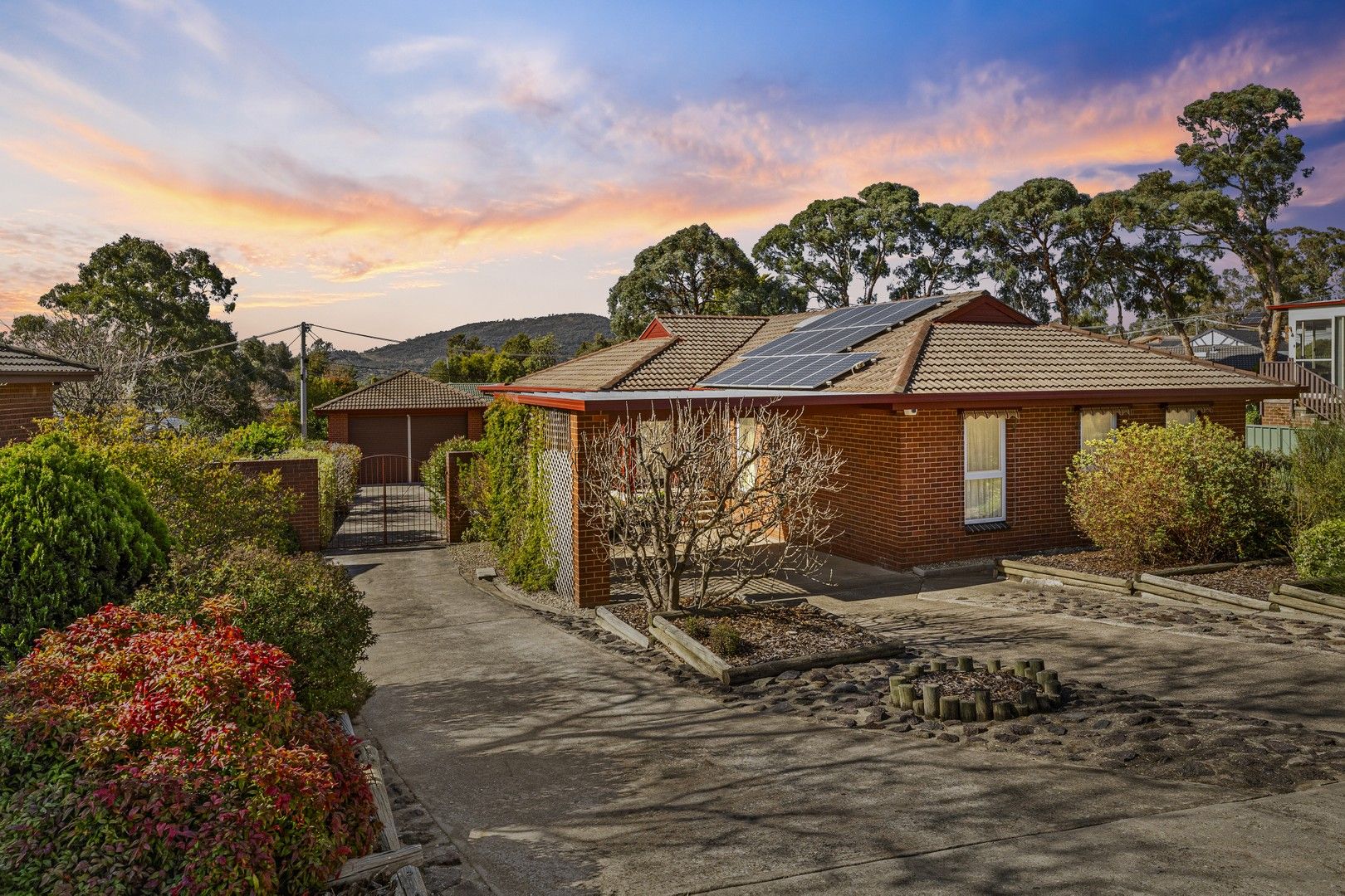 4 bedrooms House in 7 Rounsevell Street KAMBAH ACT, 2902