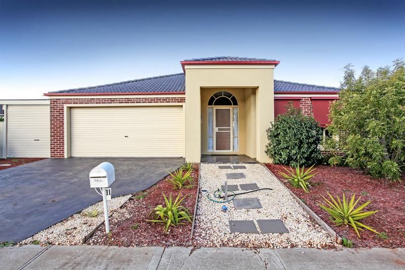 11 Counihan Avenue, Caroline Springs VIC 3023