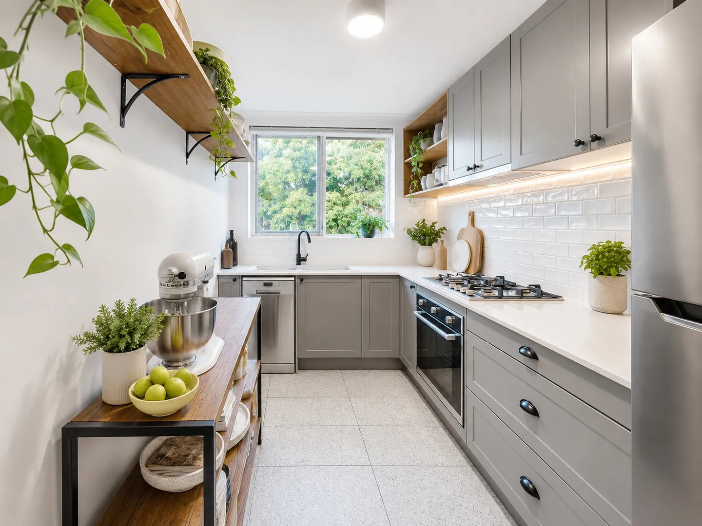 One-Bedroom Apartment in the Heart of Richmond, Richmond