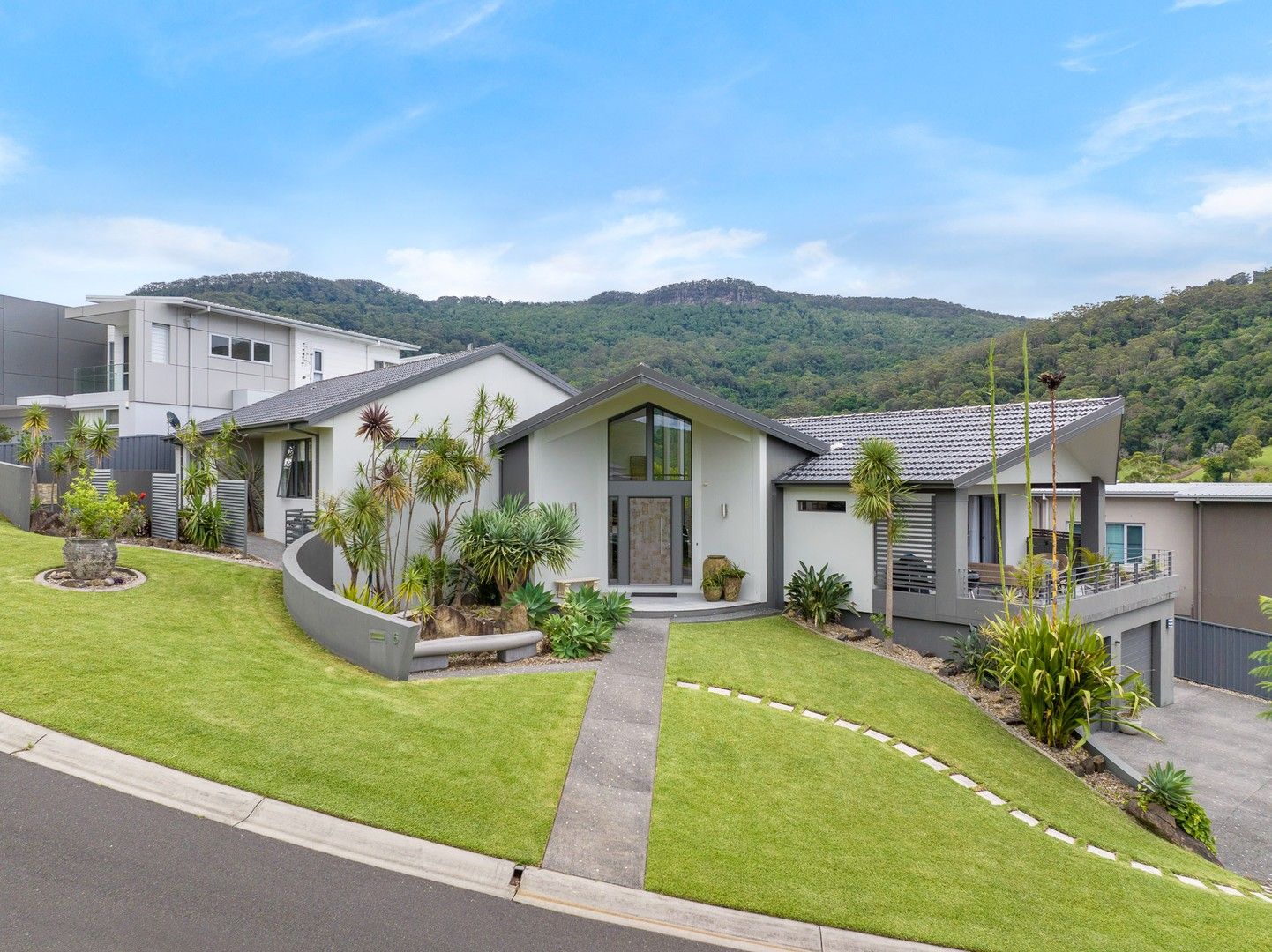 4 bedrooms House in Dalmeny Avenue FIGTREE NSW, 2525