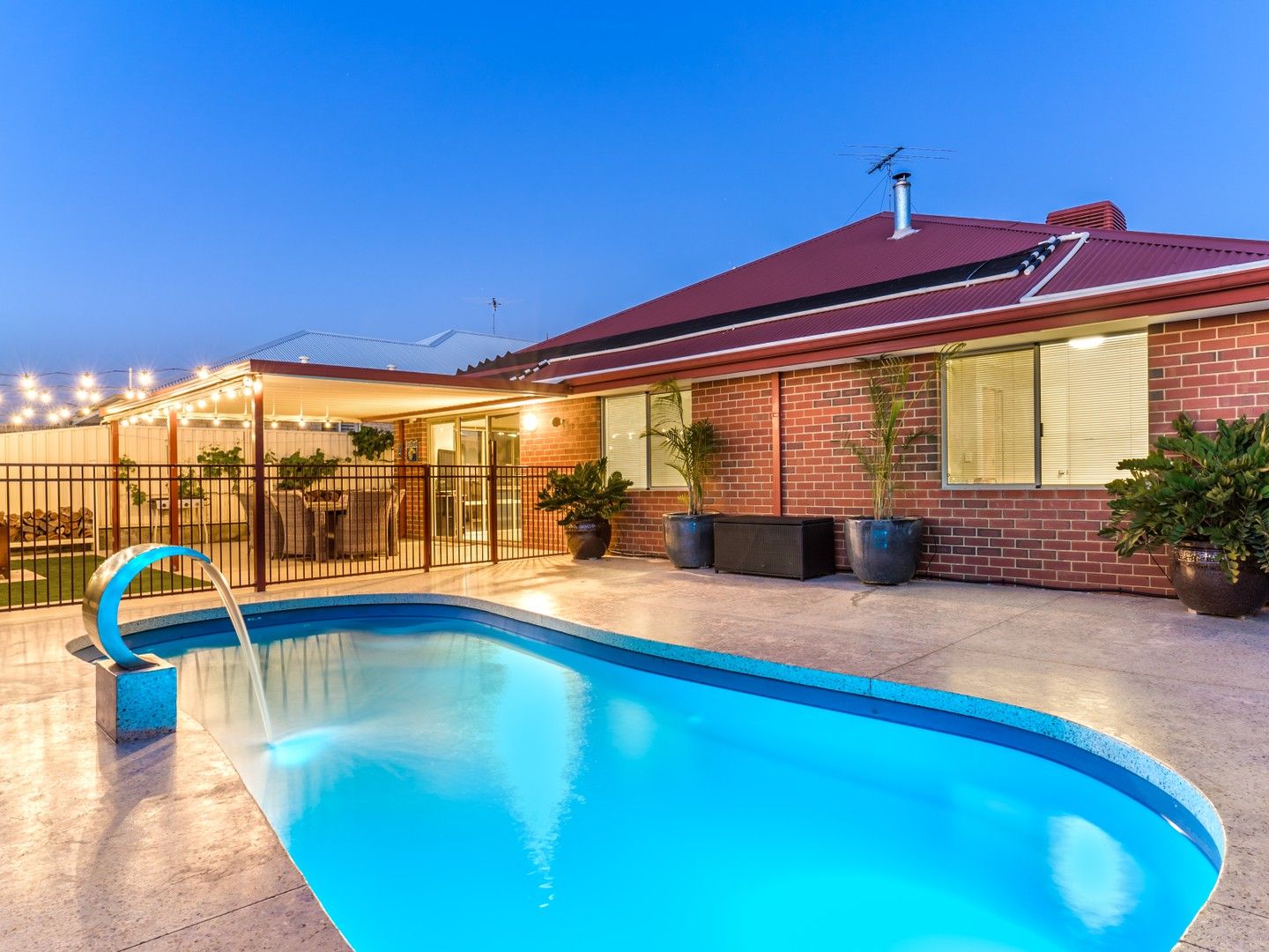 4 bedrooms House in 12 Barnard Tce BALDIVIS WA, 6171