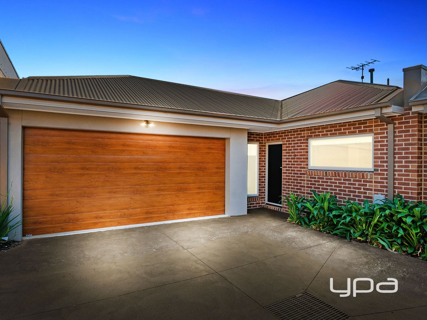 2/100 Masons Lane, Bacchus Marsh VIC 3340, Image 1