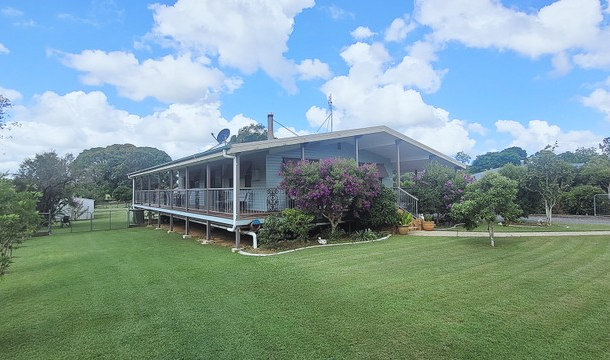 1 Heilig Court, Glass House Mountains QLD 4518