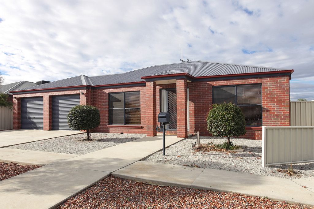 3 bedrooms House in 10 Tobin Crescent EPSOM VIC, 3551