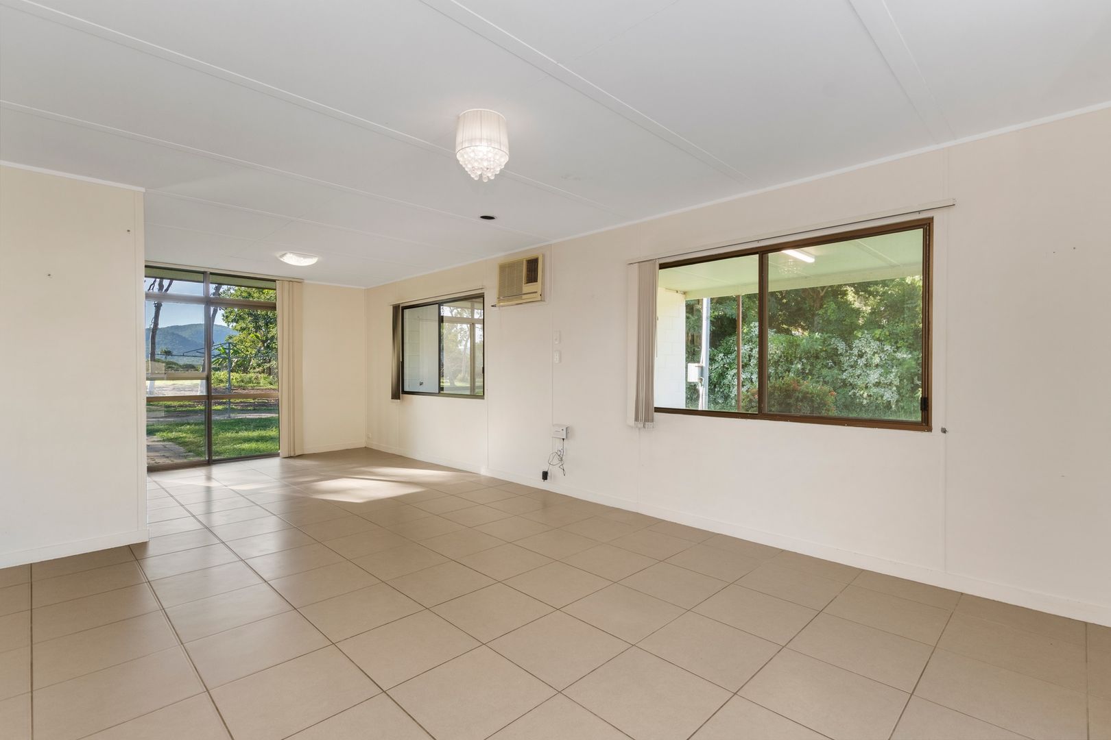 14 Duggan Drive, Alligator Creek QLD 4816, Image 2