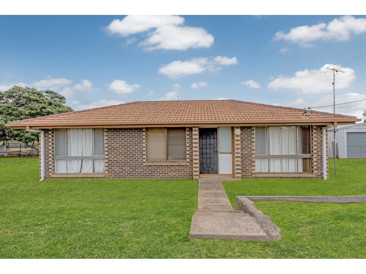 11 Daher Street, GOOMBUNGEE QLD 4354, Image 2