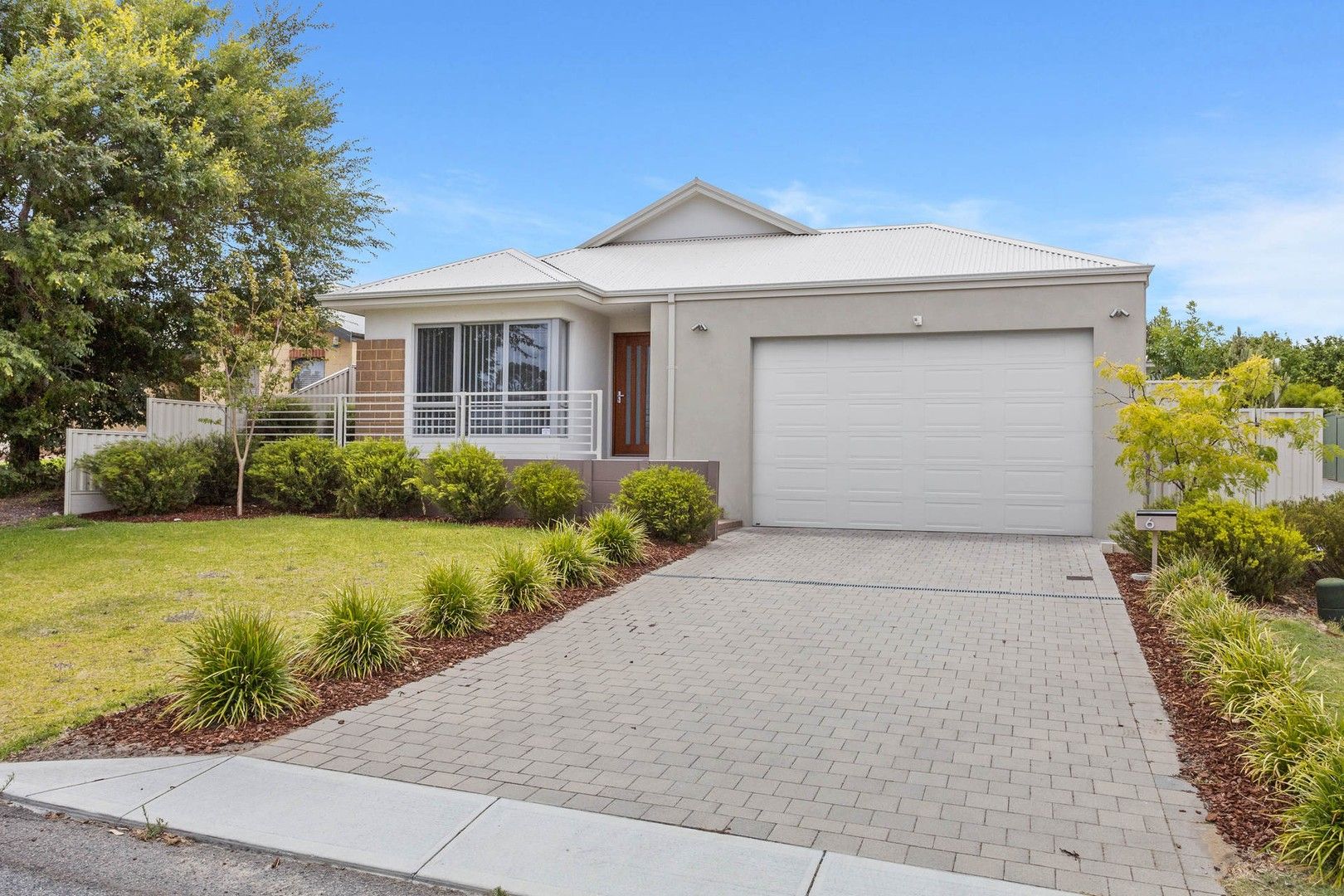 4 bedrooms House in 6 Caple St WILLAGEE WA, 6156