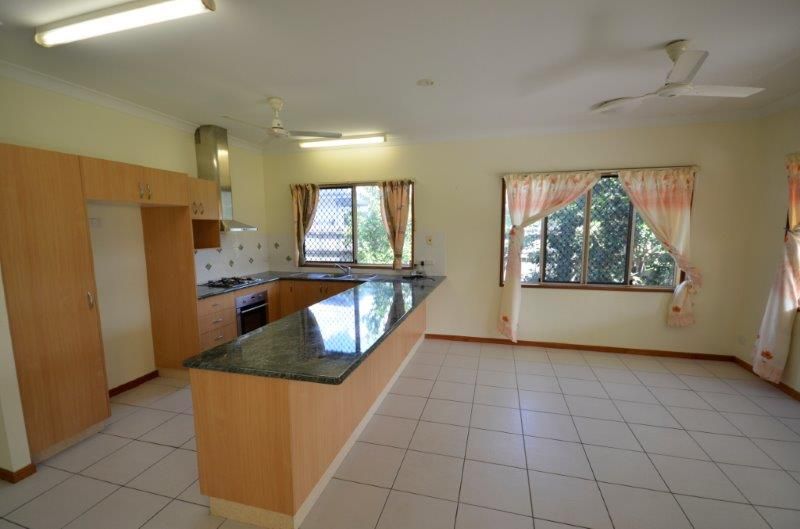 22 Riflebird Cres, Mossman QLD 4873, Image 2