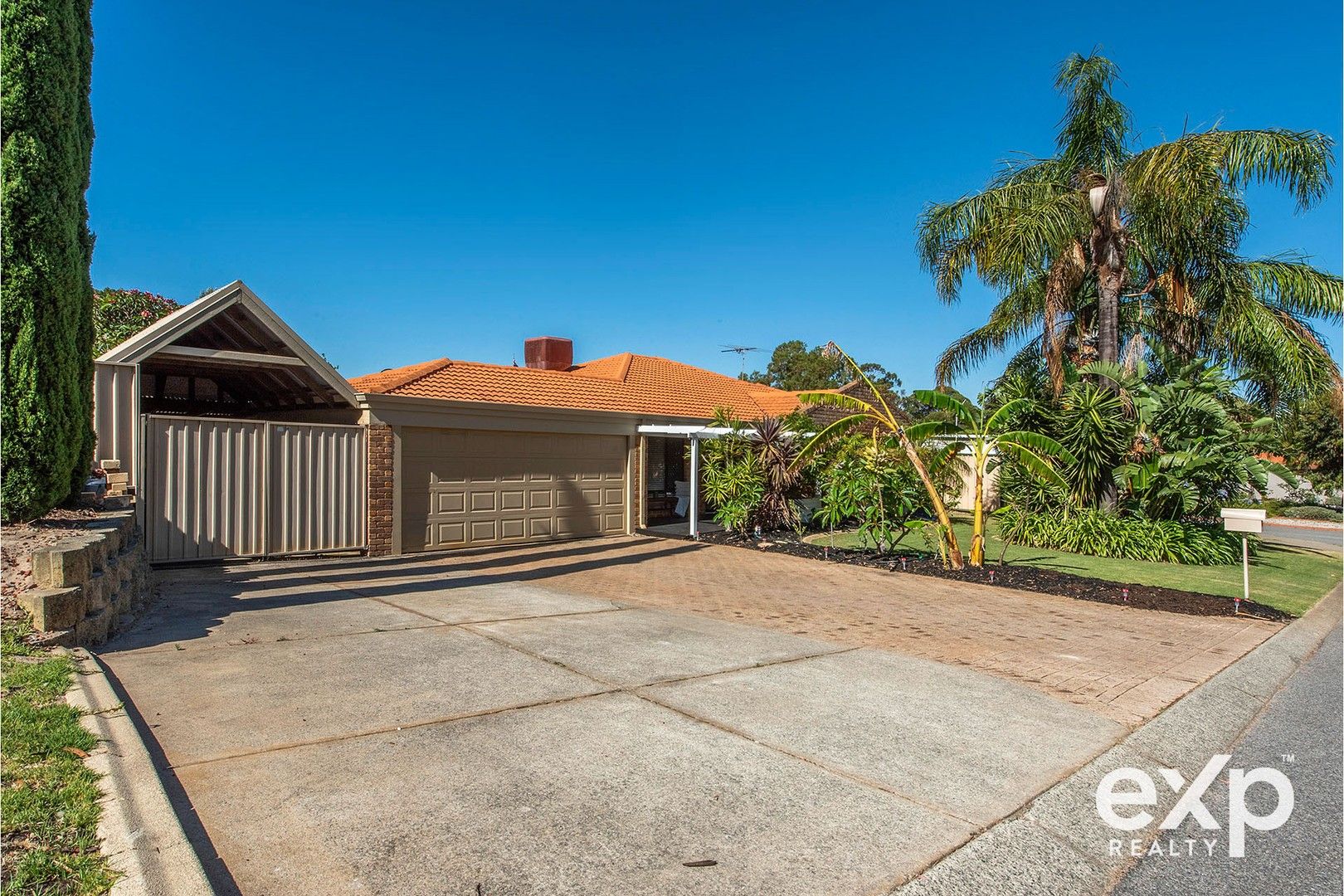 4 bedrooms House in 17 Arundel Drive HALLS HEAD WA, 6210
