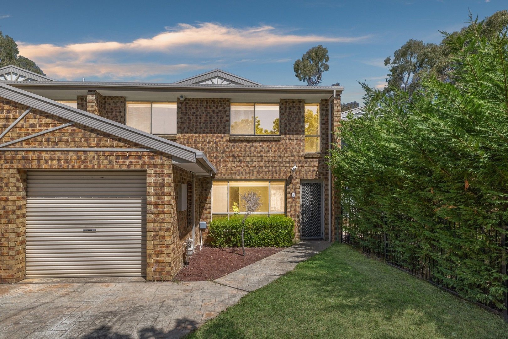 3 bedrooms House in 6 Saxby Close AMAROO ACT, 2914