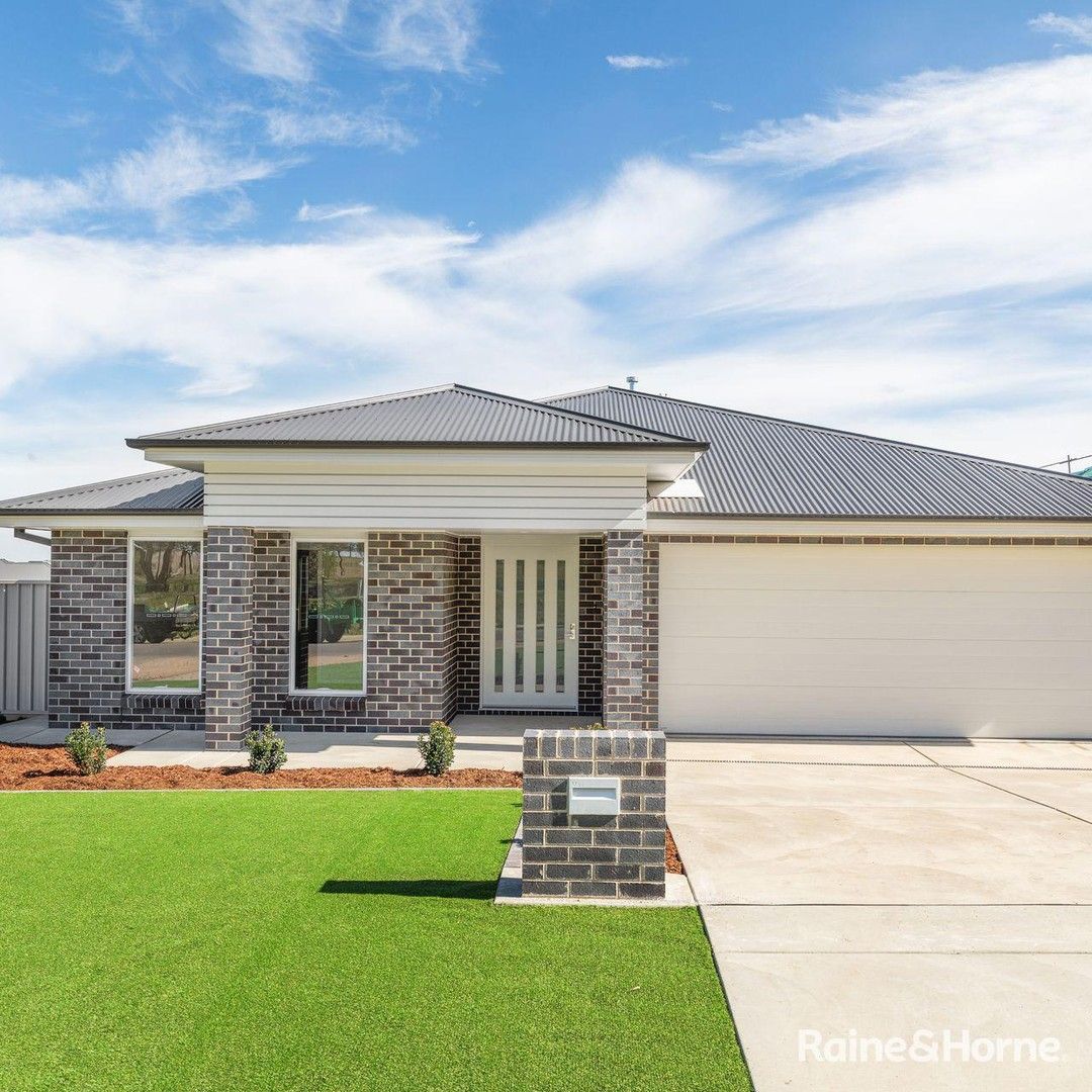 3 bedrooms House in 2 Turramia Crescent GOBBAGOMBALIN NSW, 2650