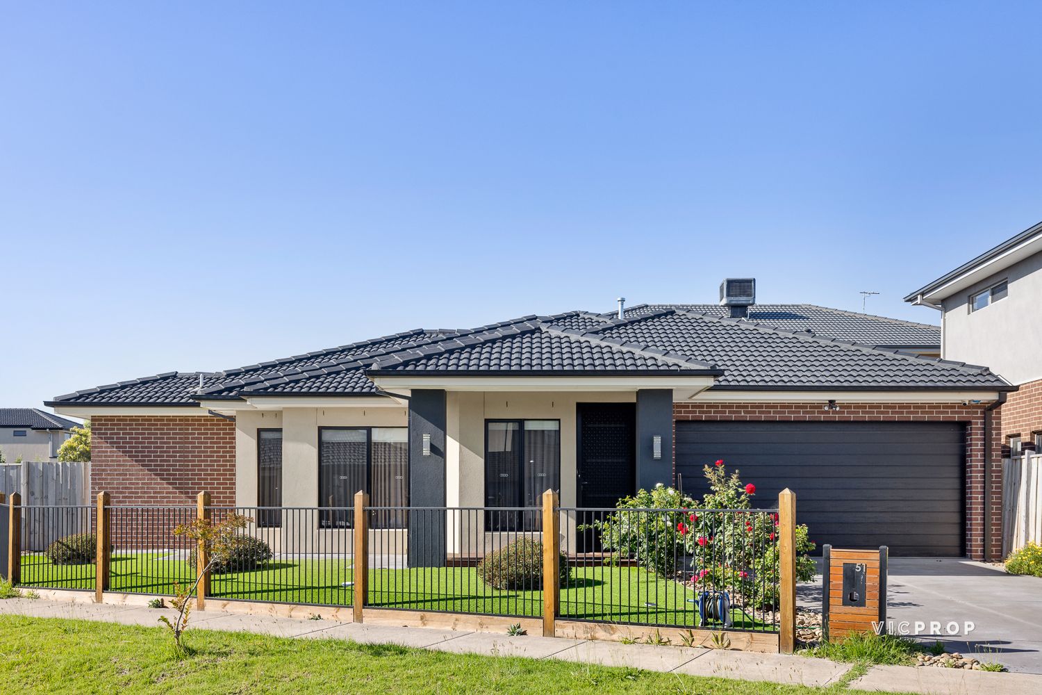 4 bedrooms House in 51 Flatbush Avenue POINT COOK VIC, 3030