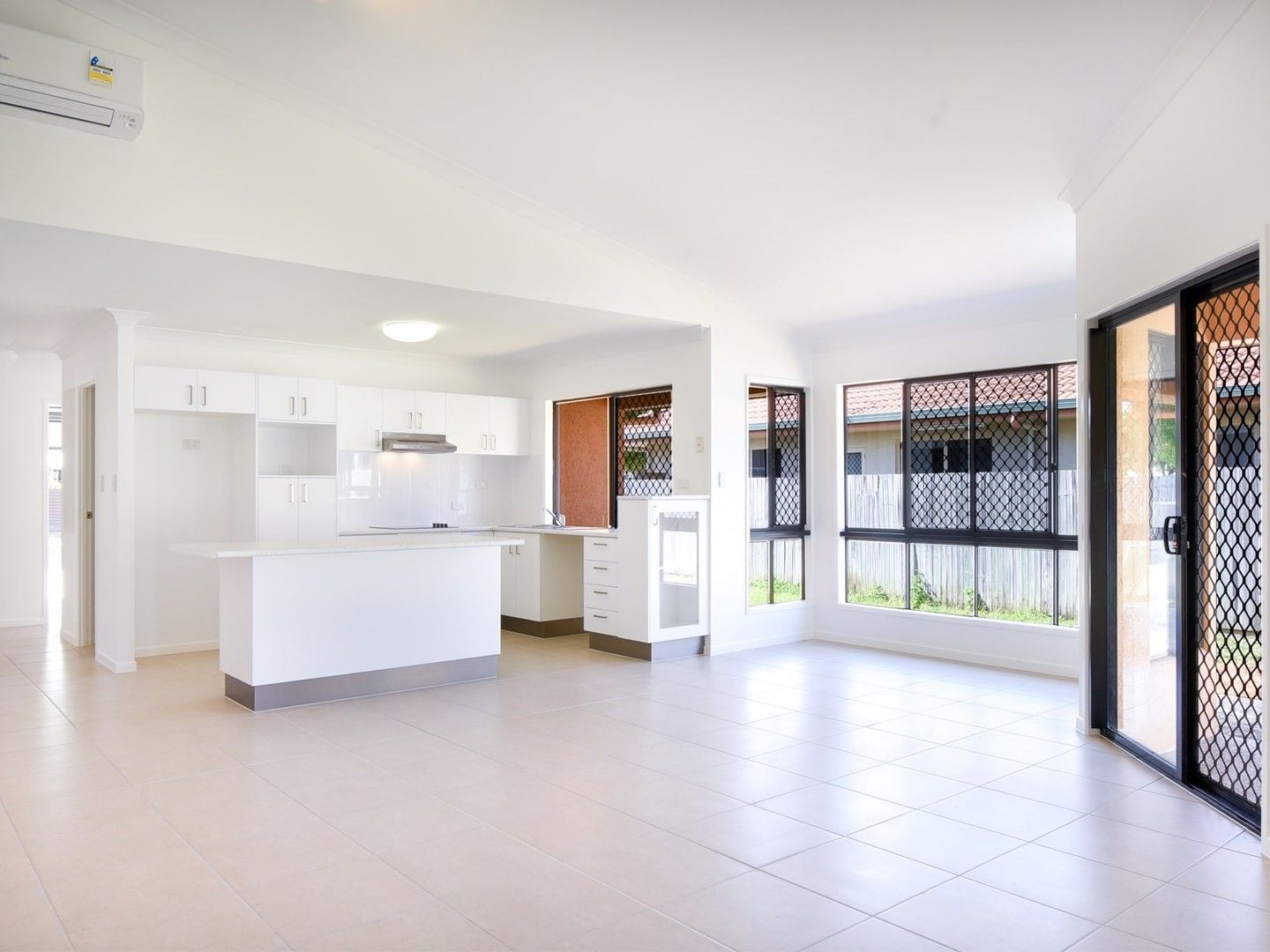 4 bedrooms House in 114 River Boulevard IDALIA QLD, 4811